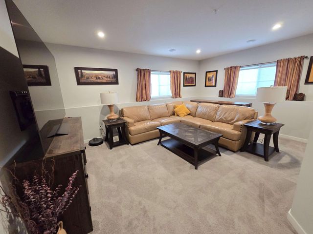 2234 Gateway Curve, North Saint Paul, MN 55109