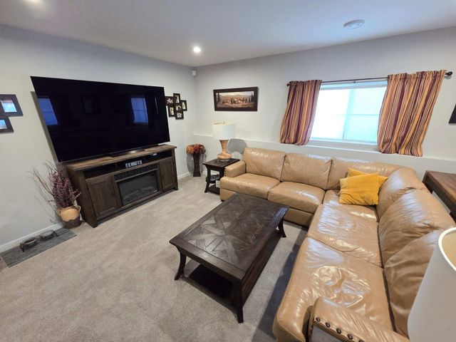 2234 Gateway Curve, North Saint Paul, MN 55109