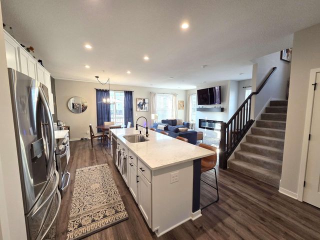 2234 Gateway Curve, North Saint Paul, MN 55109