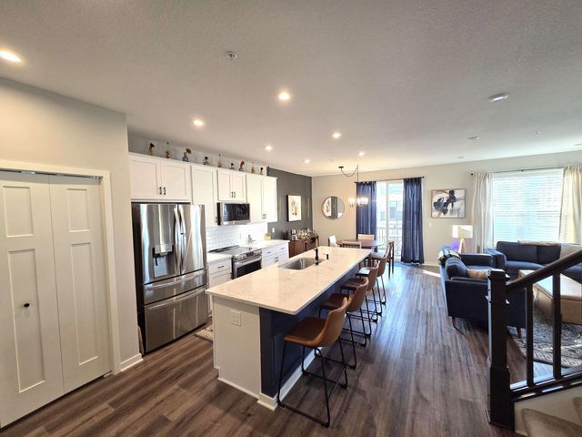 2234 Gateway Curve, North Saint Paul, MN 55109