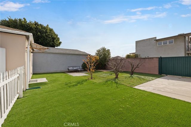 1733 S Carmelina Avenue, Los Angeles, CA 90025