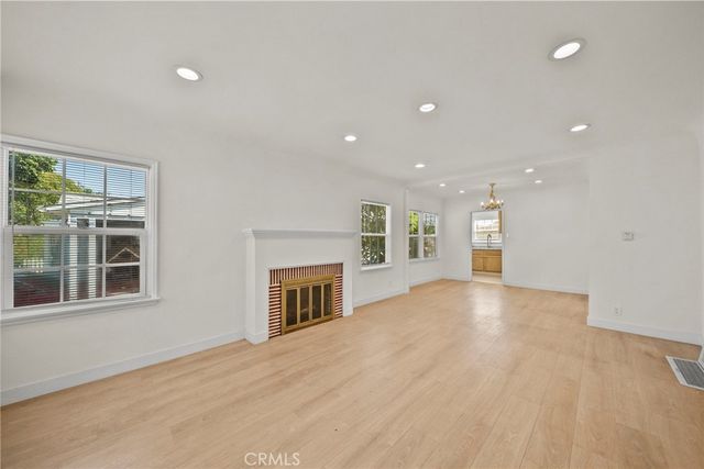 1733 S Carmelina Avenue, Los Angeles, CA 90025