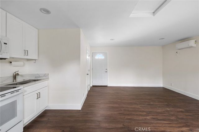 1733 S Carmelina Avenue, Los Angeles, CA 90025