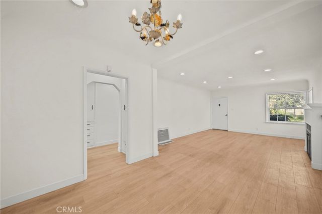 1733 S Carmelina Avenue, Los Angeles, CA 90025