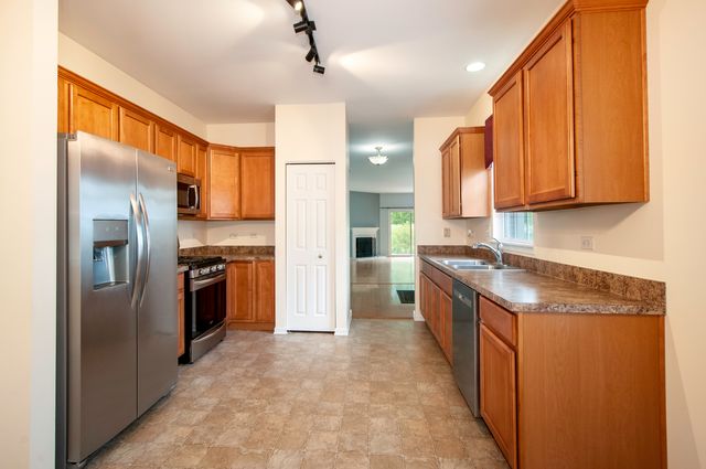 2216 Woodview Avenue, Joliet, IL 60431