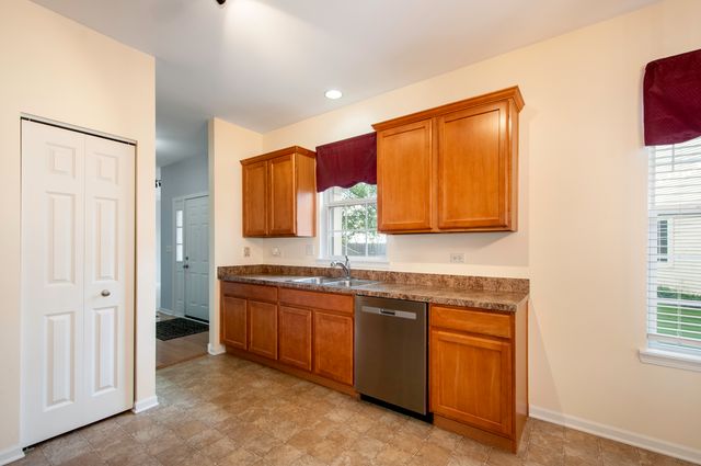 2216 Woodview Avenue, Joliet, IL 60431