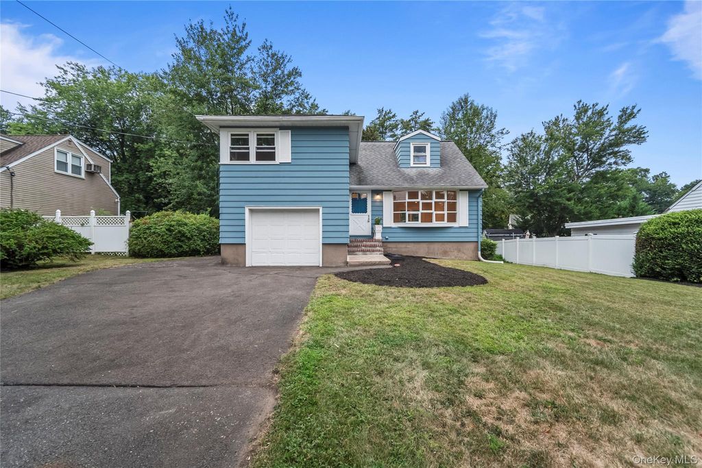 176 Quaspeck Boulevard, Valley Cottage, NY 10989