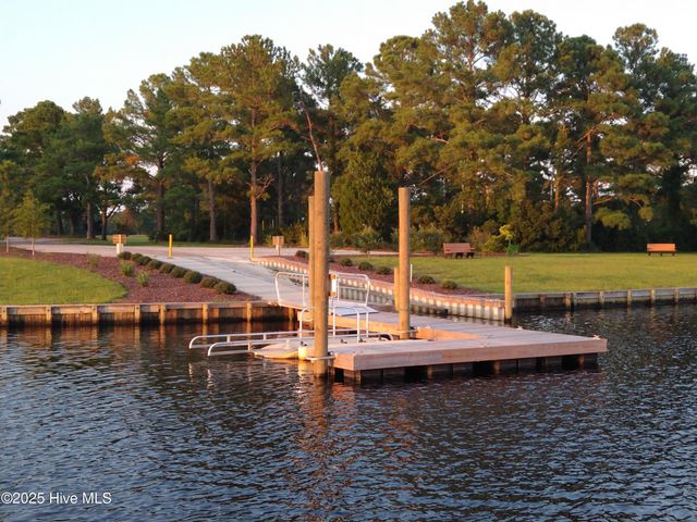 6018 Cardinal Drive, New Bern, NC 28560