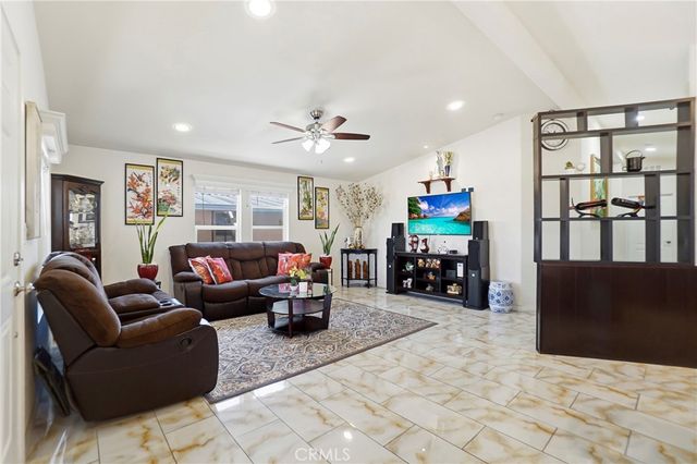 8200 Bolsa 179, Midway City, CA 92655