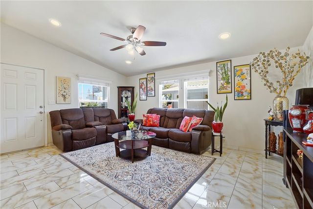 8200 Bolsa 179, Midway City, CA 92655