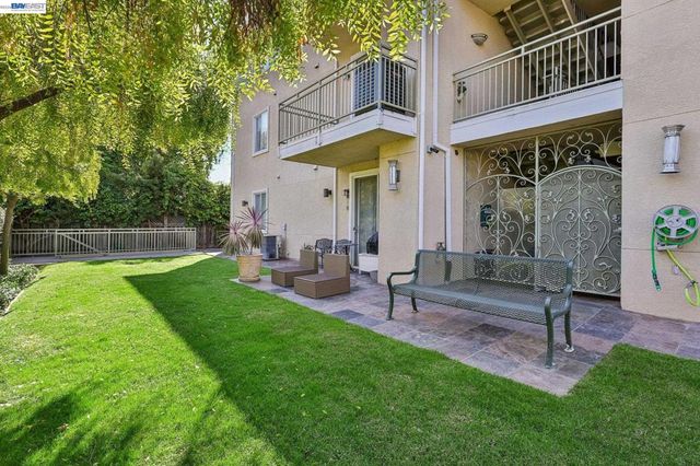 2330 University Ave 120, East Palo Alto, CA 94303