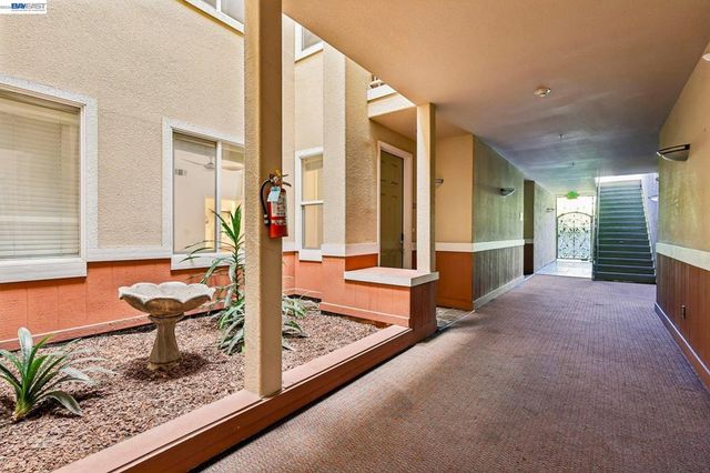 2330 University Ave 120, East Palo Alto, CA 94303