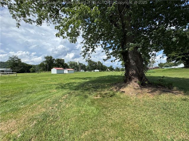 83 Barber Shop Lane, Buffalo, WV 25033