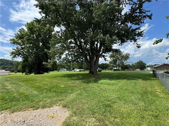 83 Barber Shop Lane, Buffalo, WV 25033