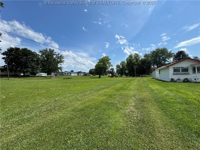 83 Barber Shop Lane, Buffalo, WV 25033