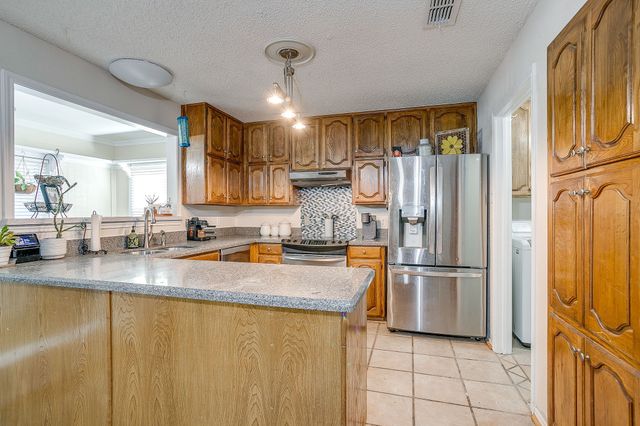 5244 Hill Ridge Drive, Fort Worth, TX 76135