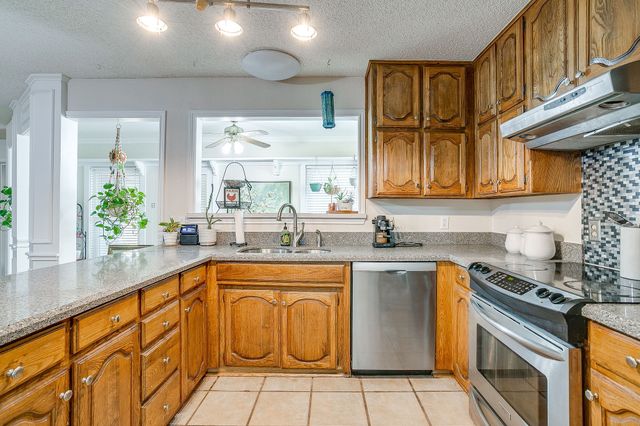 5244 Hill Ridge Drive, Fort Worth, TX 76135