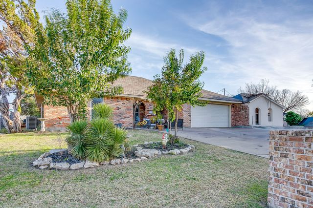 5244 Hill Ridge Drive, Fort Worth, TX 76135