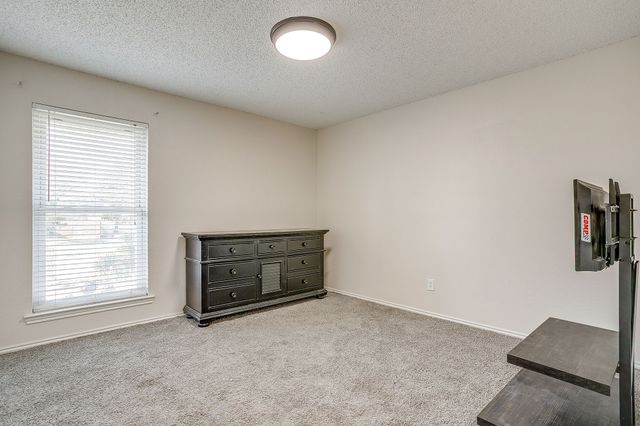 5244 Hill Ridge Drive, Fort Worth, TX 76135