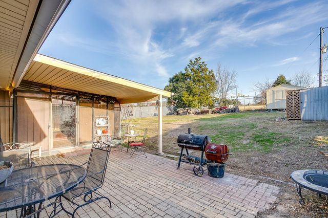 5244 Hill Ridge Drive, Fort Worth, TX 76135