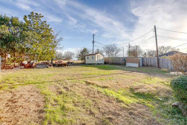 5244 Hill Ridge Drive, Fort Worth, TX 76135