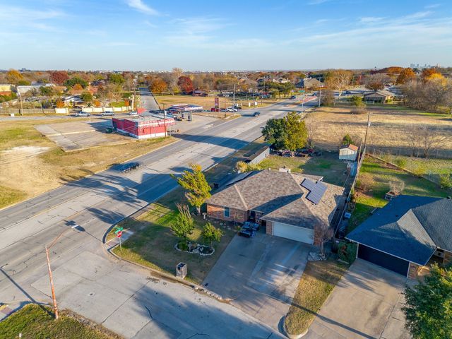 5244 Hill Ridge Drive, Fort Worth, TX 76135