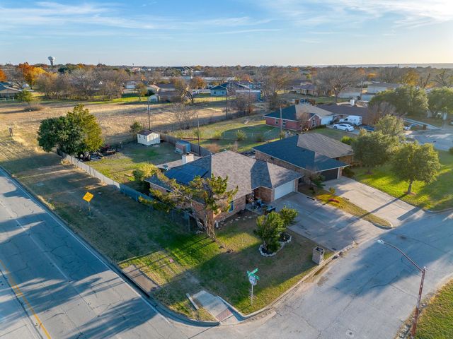 5244 Hill Ridge Drive, Fort Worth, TX 76135