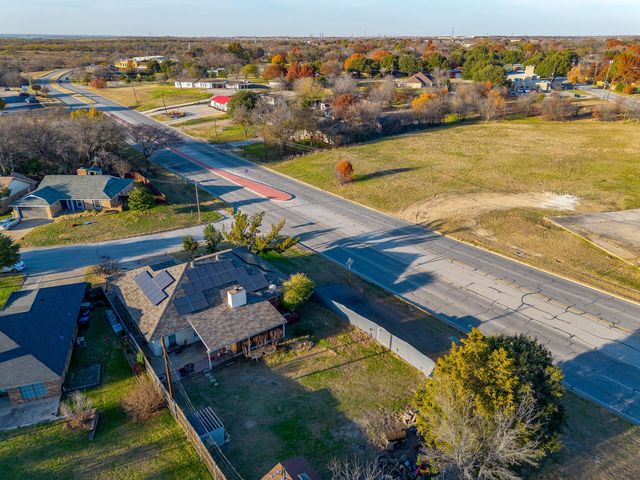 5244 Hill Ridge Drive, Fort Worth, TX 76135