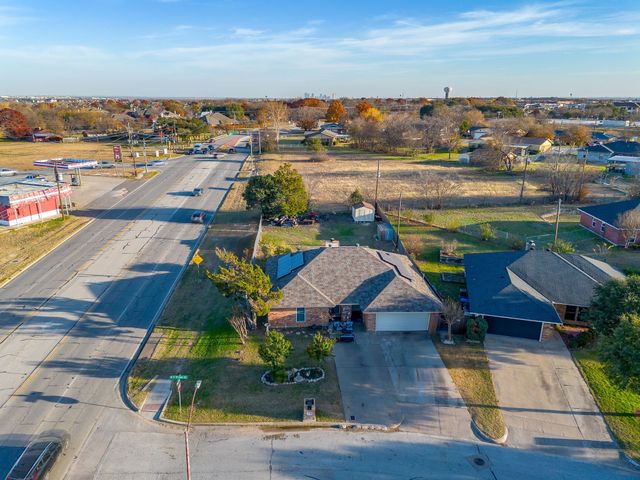 5244 Hill Ridge Drive, Fort Worth, TX 76135