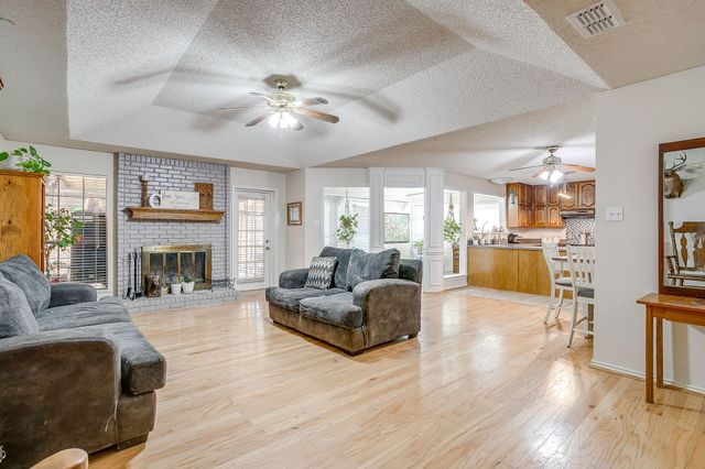 5244 Hill Ridge Drive, Fort Worth, TX 76135