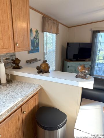 108 Hilltop Ct, Pipe Creek, TX 78063