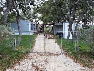 108 Hilltop Ct, Pipe Creek, TX 78063