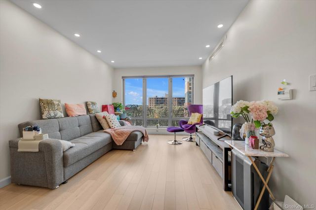 138-35 39th Avenue 5L, Flushing, NY 11354