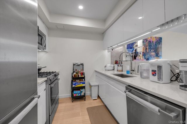 138-35 39th Avenue 5L, Flushing, NY 11354