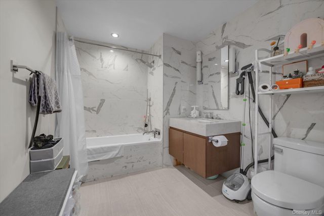 138-35 39th Avenue 5L, Flushing, NY 11354