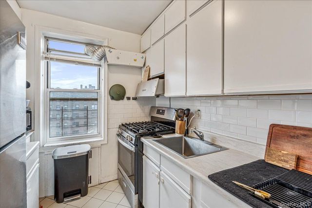 65-74 Saunders Street 6J, Rego Park, NY 11374