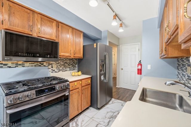16 Estate Rd, Hillsborough Twp., NJ 08844