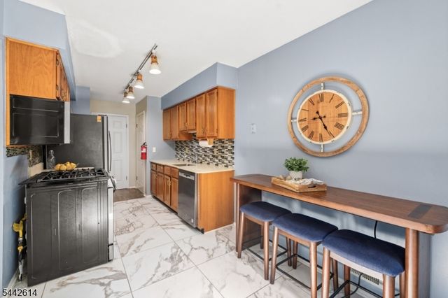 16 Estate Rd, Hillsborough Twp., NJ 08844