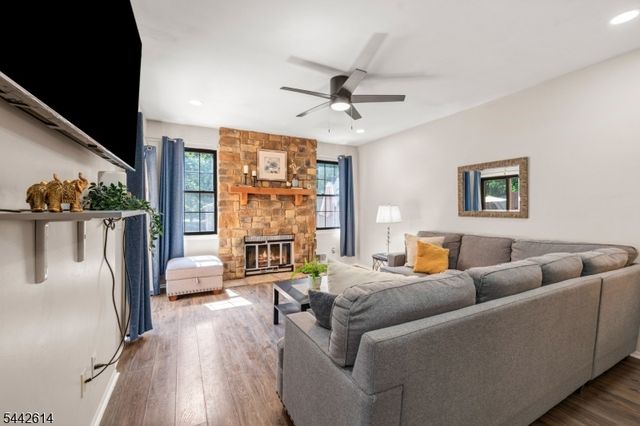 16 Estate Rd, Hillsborough Twp., NJ 08844