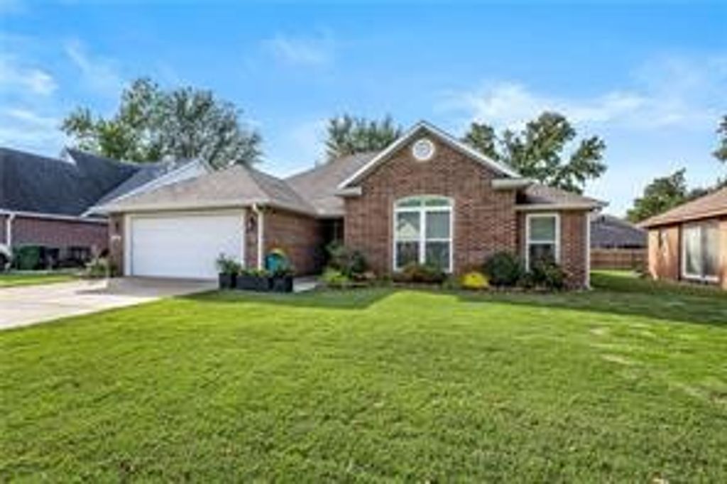408 N 39th Street, Rogers, AR 72756