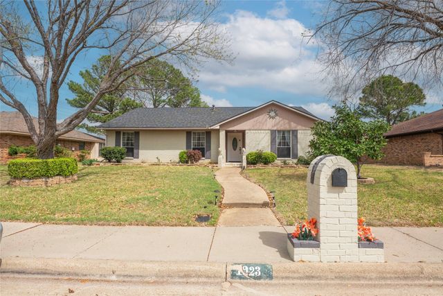 1923 Sierra Drive, Lewisville, TX 75077