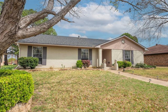 1923 Sierra Drive, Lewisville, TX 75077