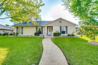 1923 Sierra Drive, Lewisville, TX 75077