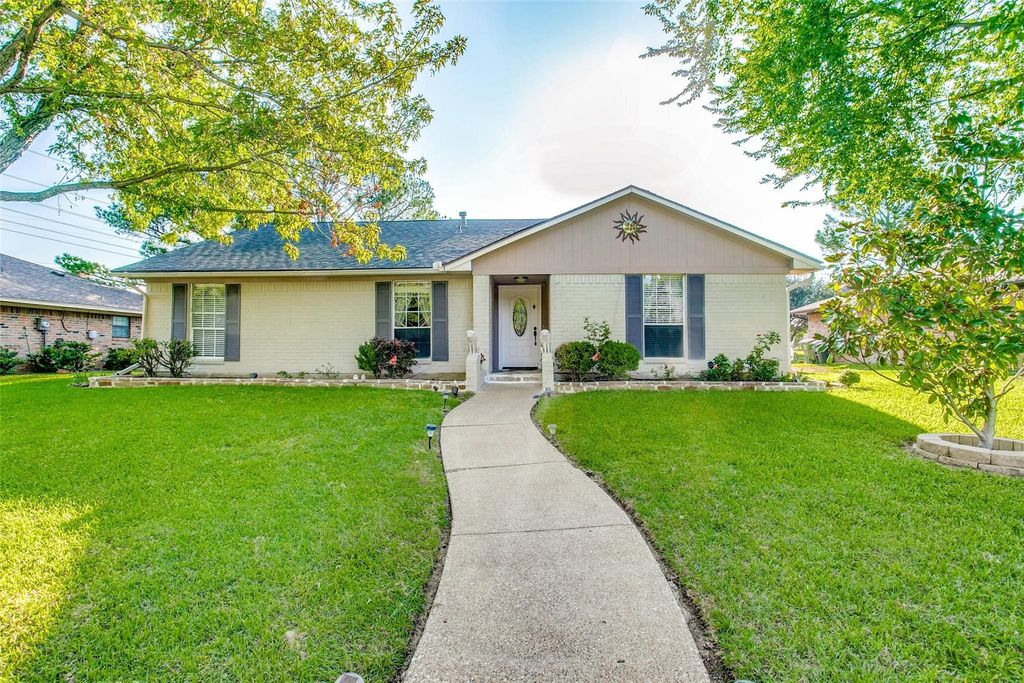 1923 Sierra Drive, Lewisville, TX 75077
