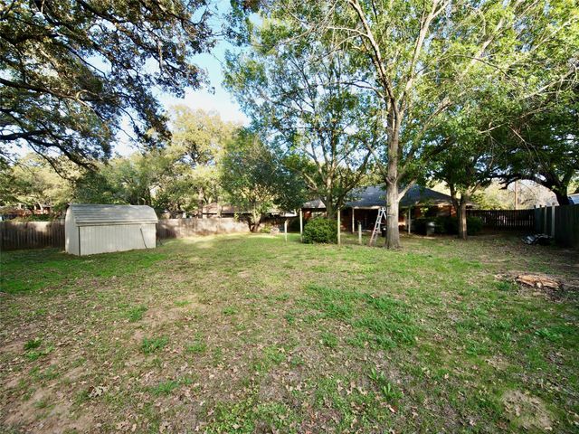 3106 S Lipsey Street, Decatur, TX 76234