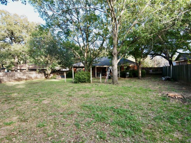 3106 S Lipsey Street, Decatur, TX 76234