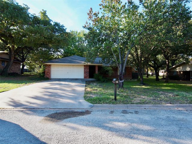 3106 S Lipsey Street, Decatur, TX 76234