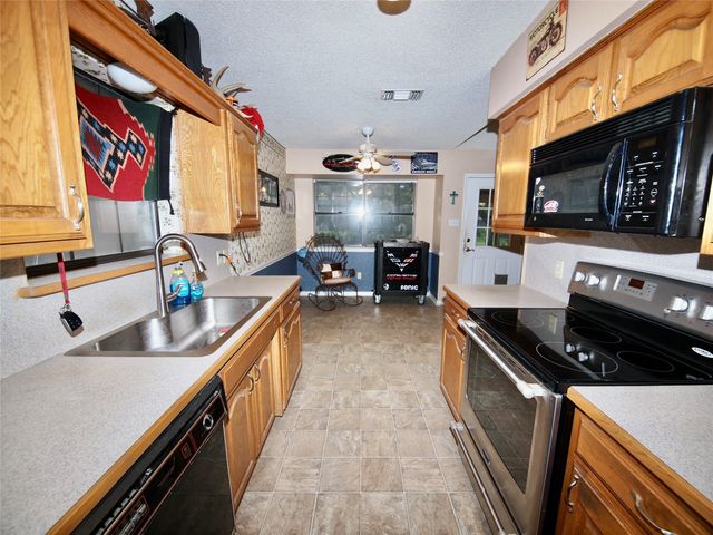 3106 S Lipsey Street, Decatur, TX 76234