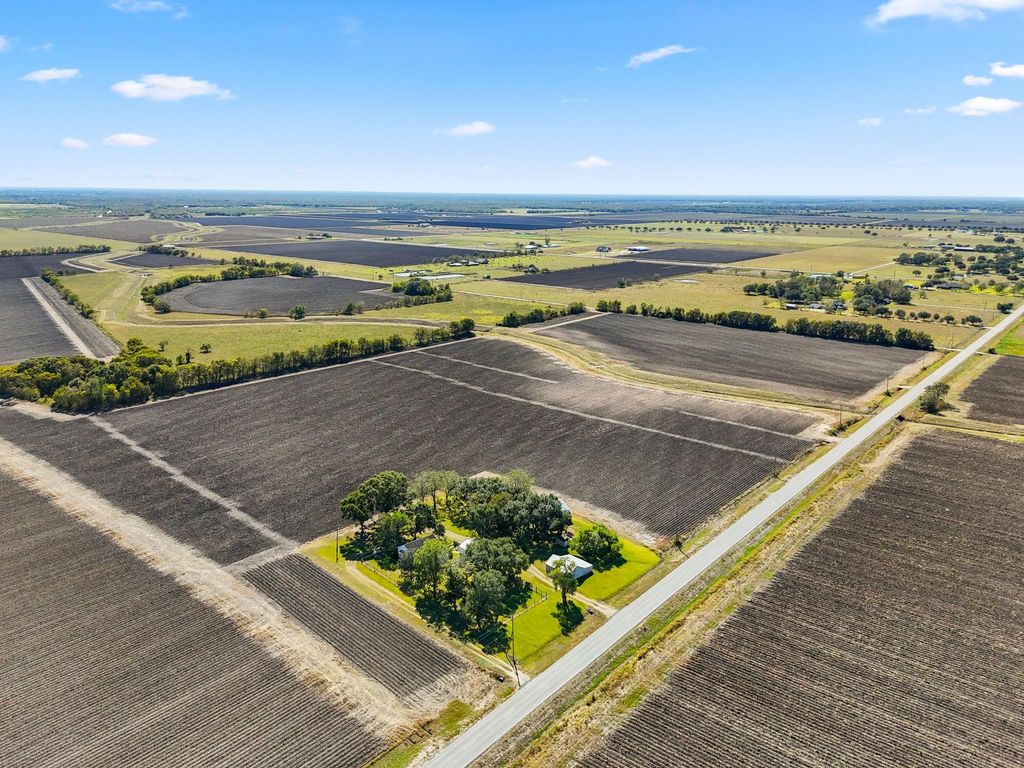 00 Vrlla Road, Guy, TX 77444