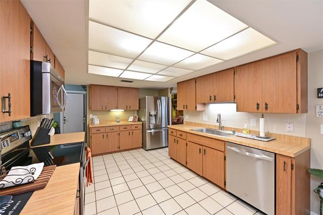 811 ALDERWOOD WAY, Sarasota, FL 34243